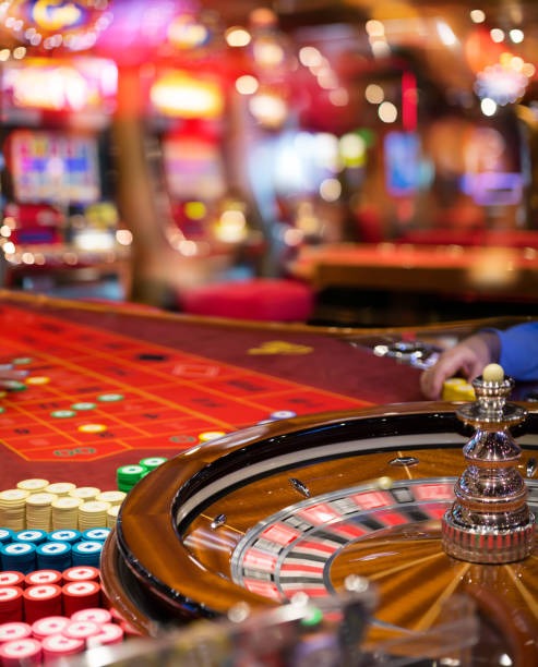 Live dealer dealing cards in Infinite Blackjack